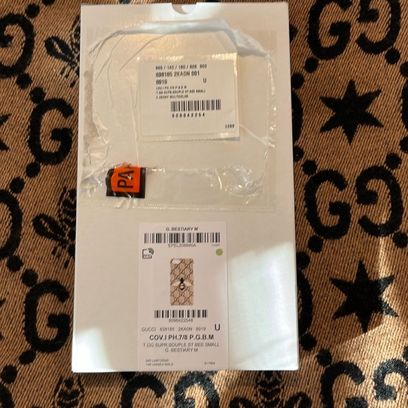 Gucci Tan and Black Bee Motif Phone Case - Picture 5 of 9